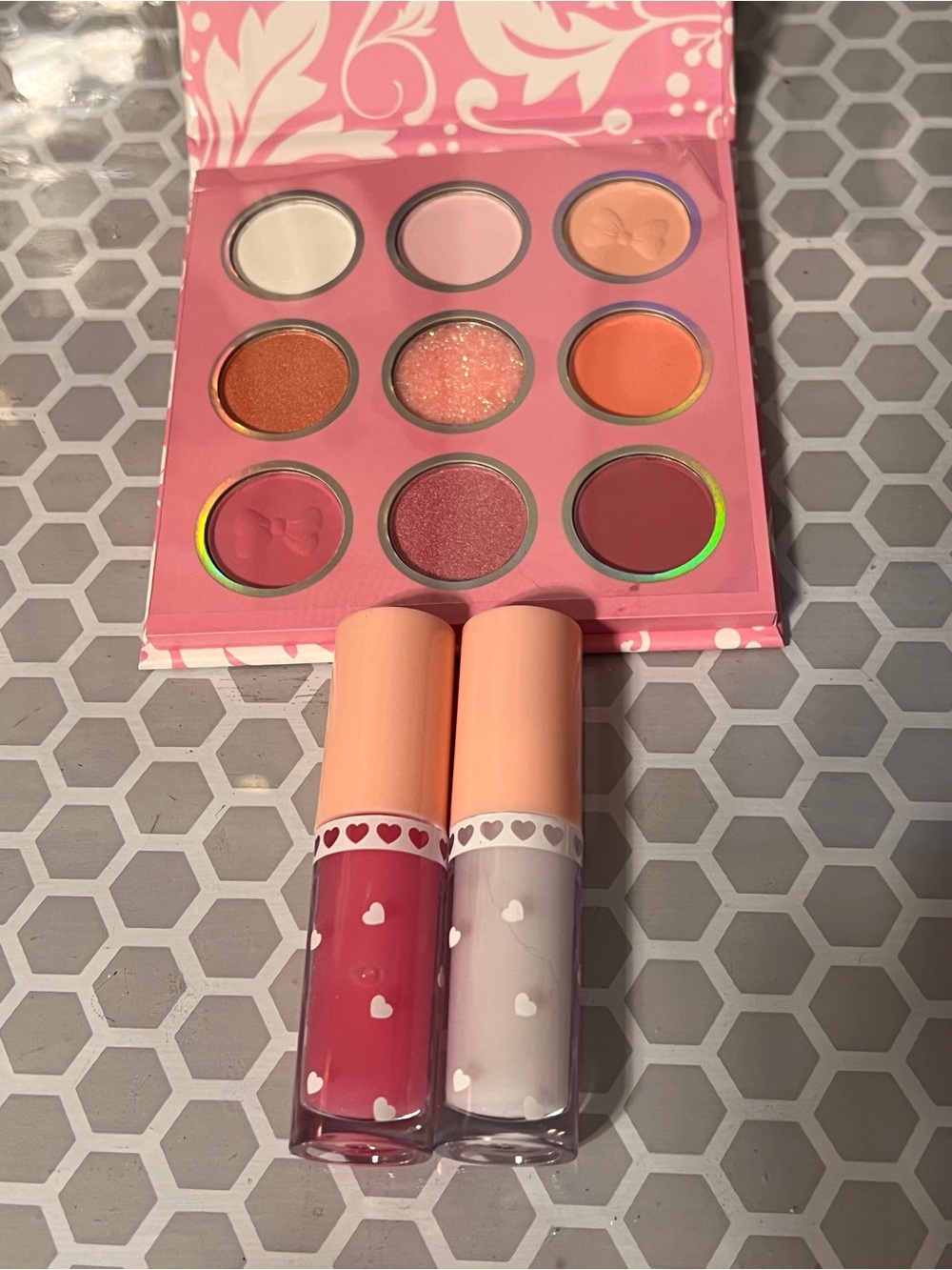 Medecoo 9-Color Eyeshadow Palette with pink and clear lip gloss bundle